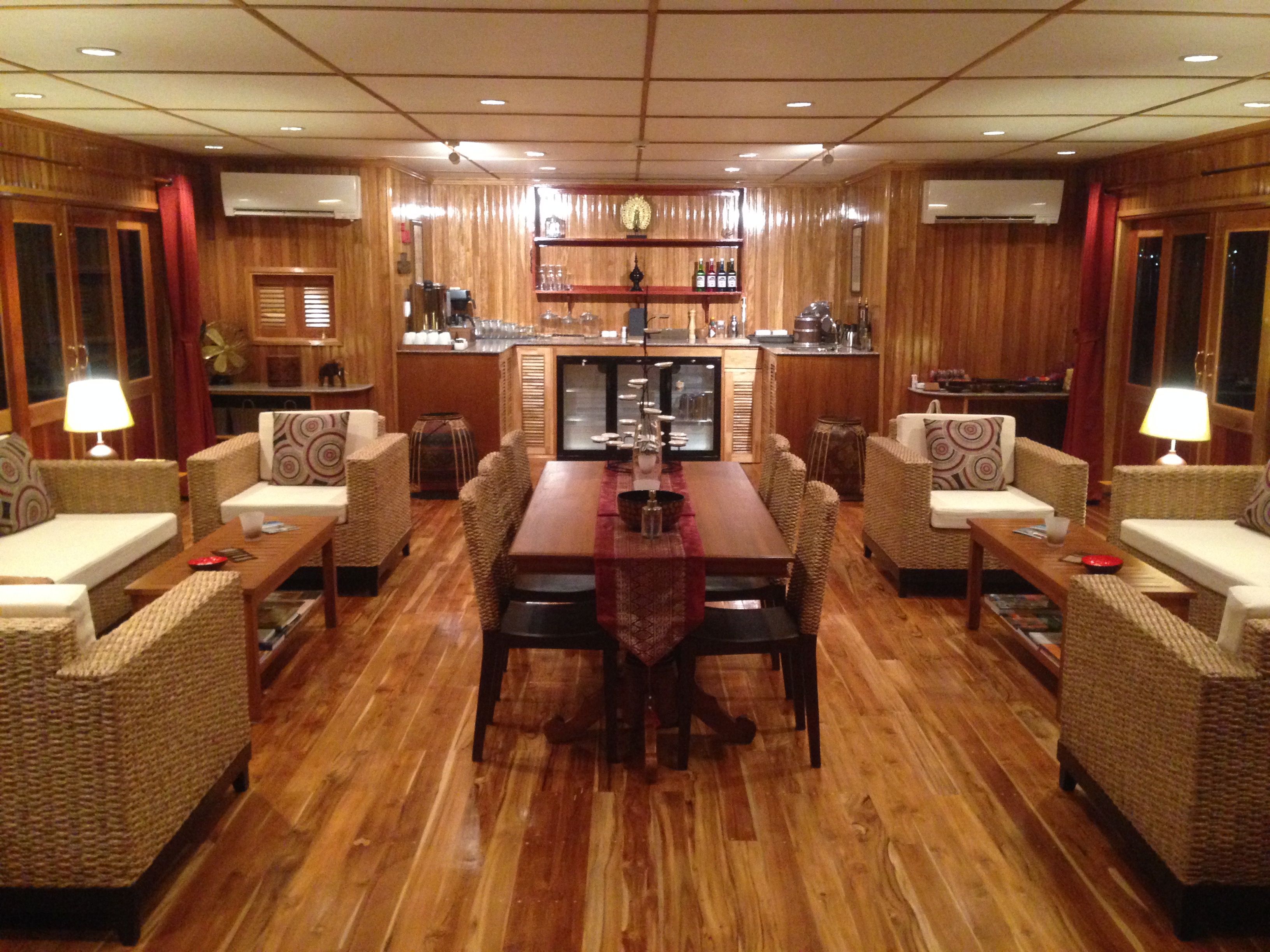 Pandaw Cruises RV Champa Pandaw Interior Restaurant 1.jpg